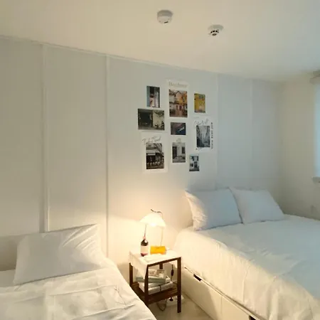Hongdae Cozy42 Bed & Breakfast