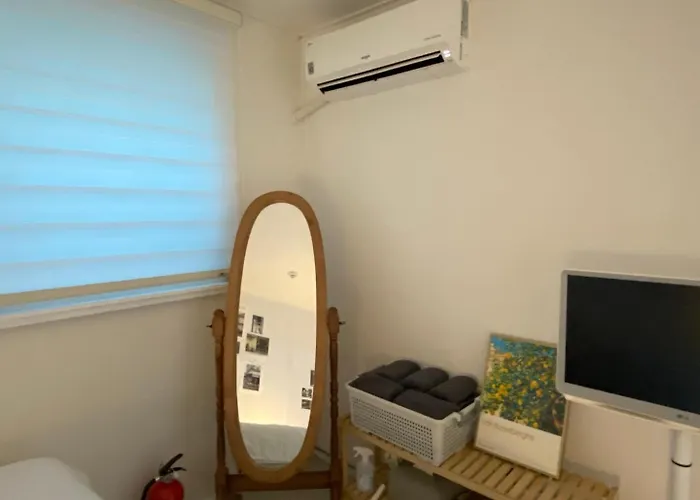 Отель типа "постель и завтрак" Hongdae Cozy42 Сеул
