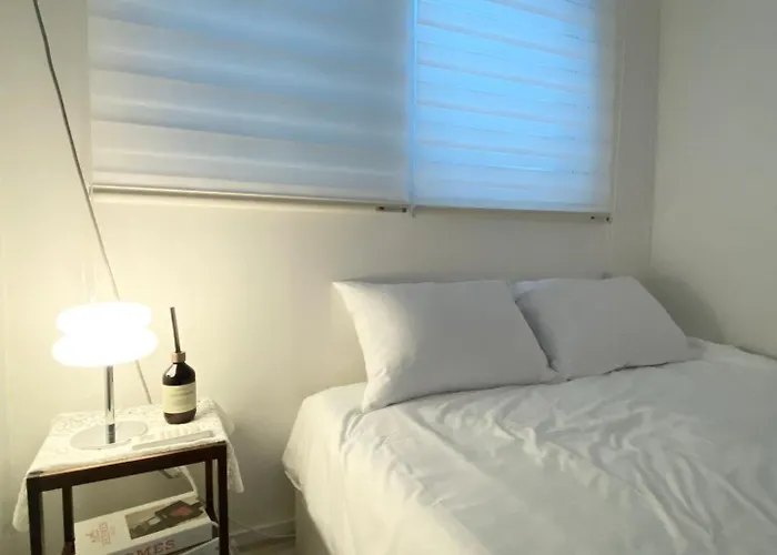 Отель типа "постель и завтрак" Hongdae Cozy42 Сеул