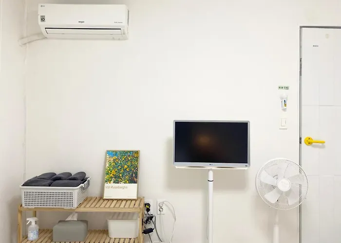 Отель типа "постель и завтрак" Hongdae Cozy42 4*