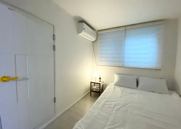 Отель типа "постель и завтрак" Hongdae Cozy42